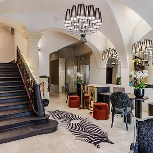 Unicus Palace فندق